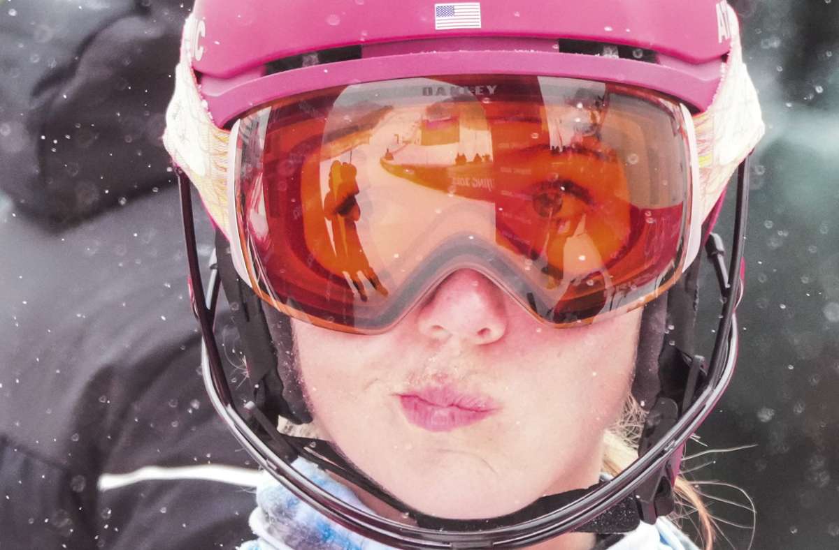 Der Blick sagt alles: Ski-Star Mikaela Shiffrin schied bei allen Einzelwettbewerben aus.
