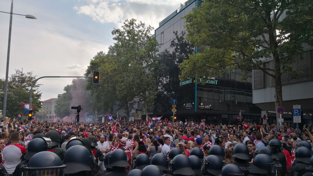 Tausende Kroaten sind am Sonntag in die Landeshauptstadt geströmt, um das Finale der Fußball-Weltmeisterschaft gegen Frankreich zu verfolgen. Wir haben die Ereignisse in unserem Liveblog begleitet. 
