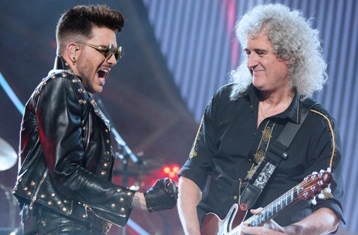 Adam Lambert (links) ist der neue Queen-Sänger, hier gemeinsam mit dem Gitarristen Brian May bei einem Konzert in Wien Anfang Februar 2015. Foto: APA