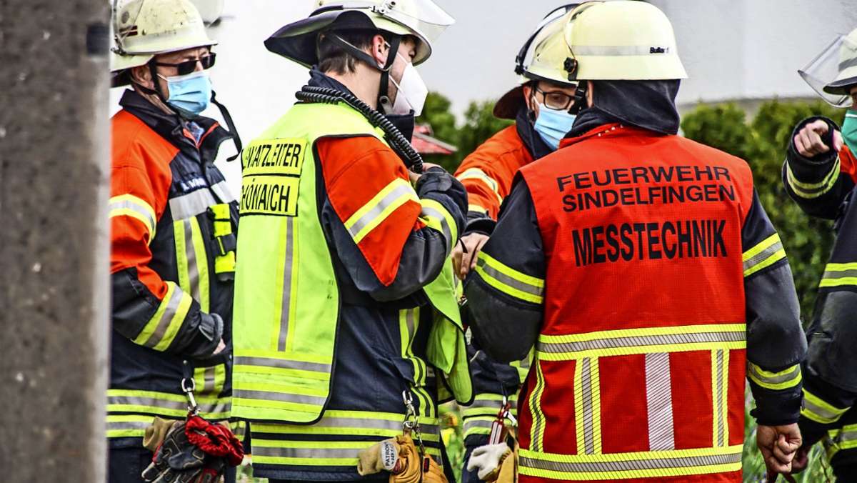  Die Bewohner eines Hauses in Schönaich haben am Donnerstag einen stechenden Geruch wahrgenommen und daraufhin die Feuerwehr gerufen. 