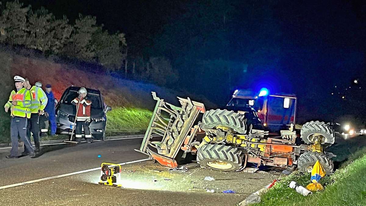 Unfall bei Walheim: Traktorfahrer bei Kollision mit Auto schwer verletzt