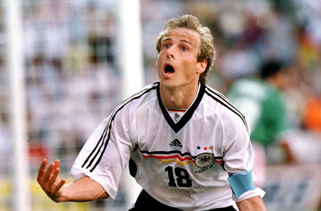 Bei der WM 1998 war der V-Kragen prägend für das deutsche Trikot.