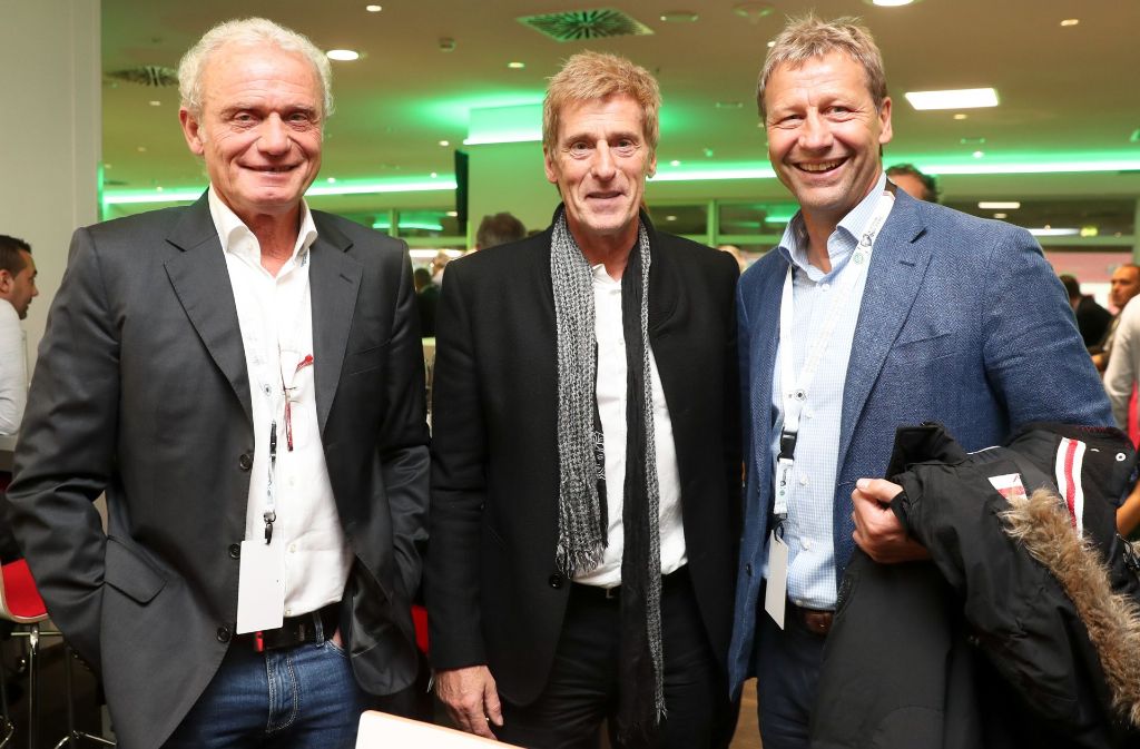 Hans-Peter Brie (links), Uli Stein (Mitte) und Guido Buchwal (rechts) beim Club of Former National Players Meeting