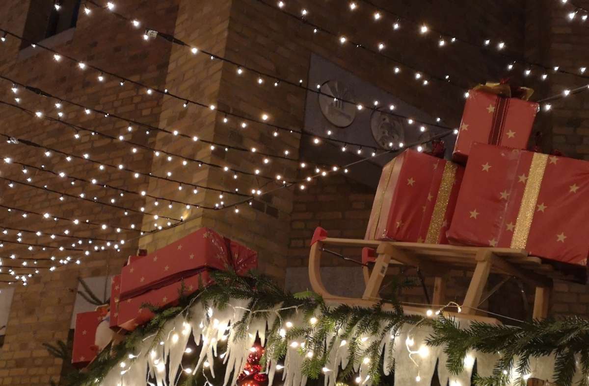Weihnachtliche Atmosphäre zieht mit den Weihnachtsmärkten wieder in die Innenstädte ein – hier ein Stimmungsbild aus Fellbach.