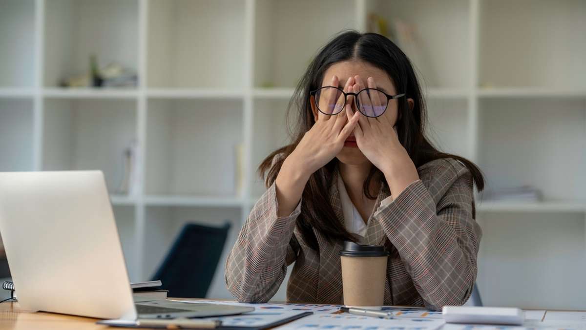 Nach der Arbeit zu müde für alles? – Ursachen & Tipps