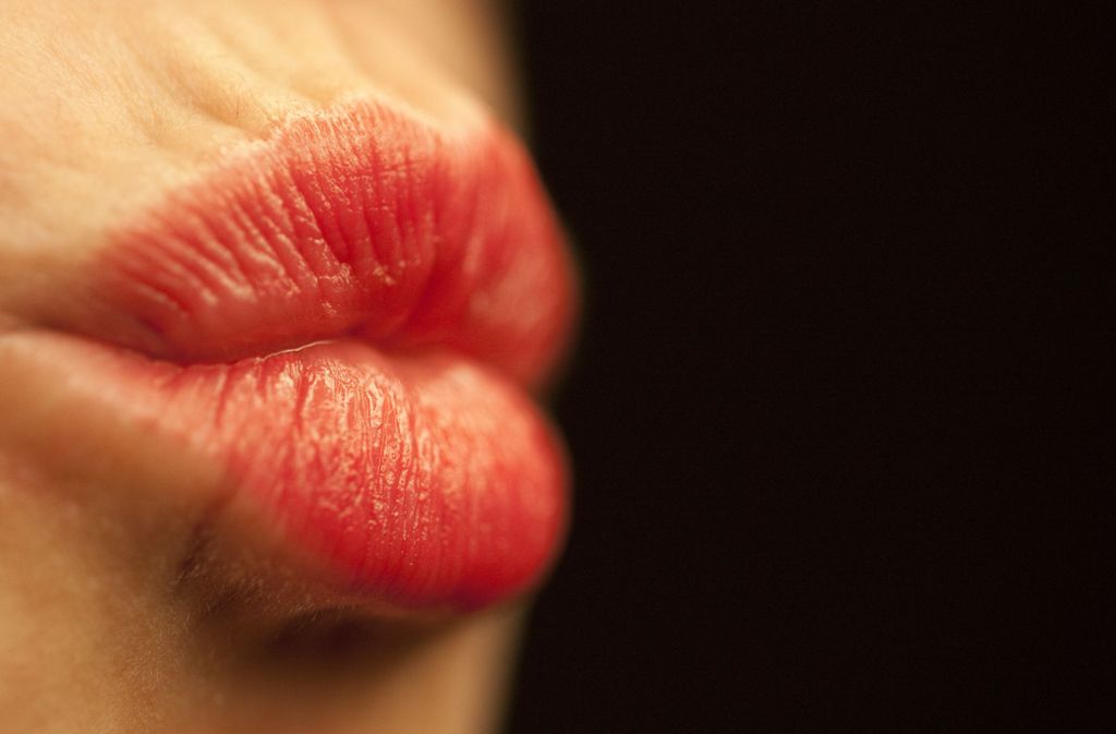 Mit dem Kussmund verbindet man meist Sinnlichkeit – aber es geht beim Küssen um viel mehr.
