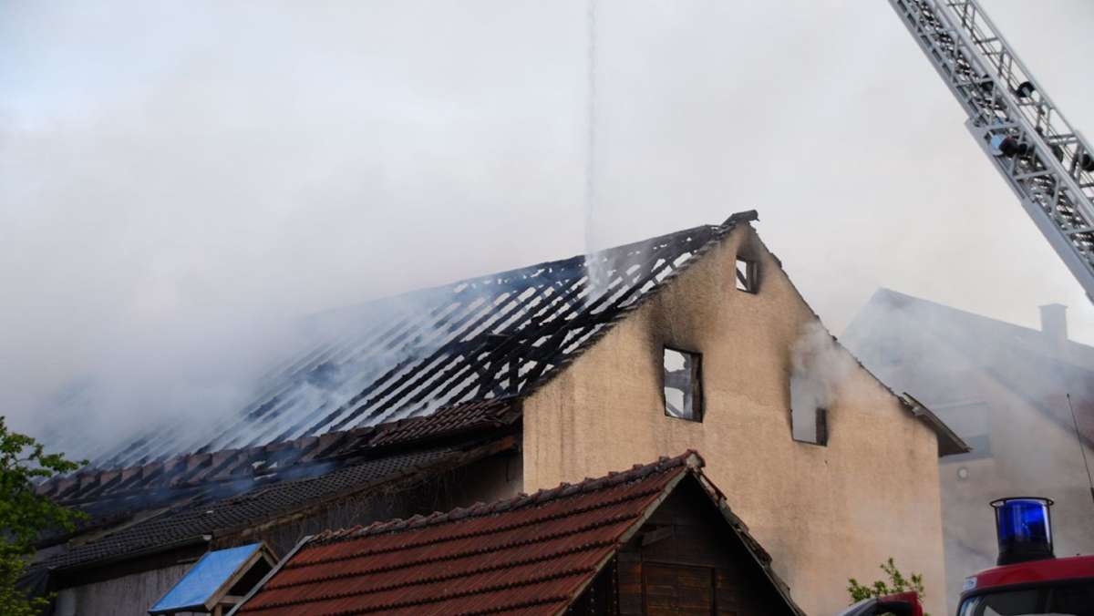 Feuer in Filderstadt: Schaden nach Scheunen-Brand auf 500 000 Euro geschätzt