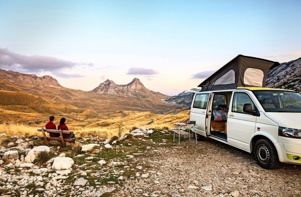 Vanlife: Das Verreisen mit dem Campervan steht bei vielen Menschen für Draußensein in der Natur, für Entschleunigung und Flexibilität. Foto: Adobe Stock/Matthew