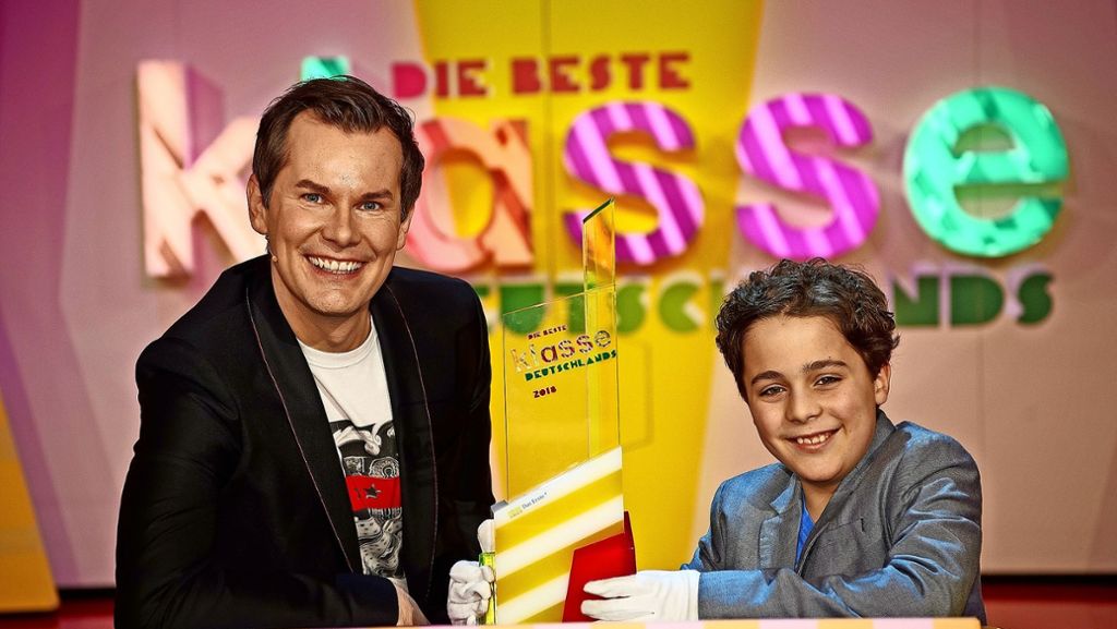  Der 10-jährige Joshua Hunter hat für die Kika-Sendung „Die beste Klasse Deutschlands“ als Assistent vor der Kamera gestanden und Einblicke in die Produktion der Quiz-Show bekommen. Jetzt wird die Sendung in der ARD ausgestrahlt. 