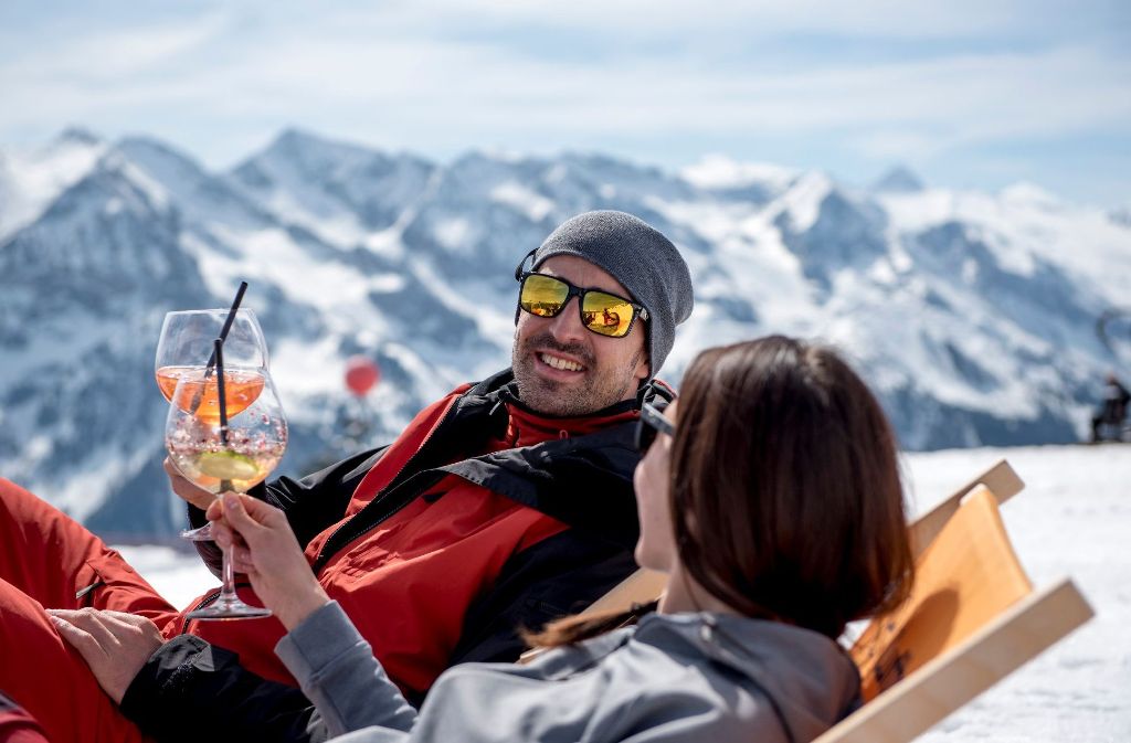 Après-Ski de luxe Nach dem Pistenspaß gehört ein feiner Drink dazu...