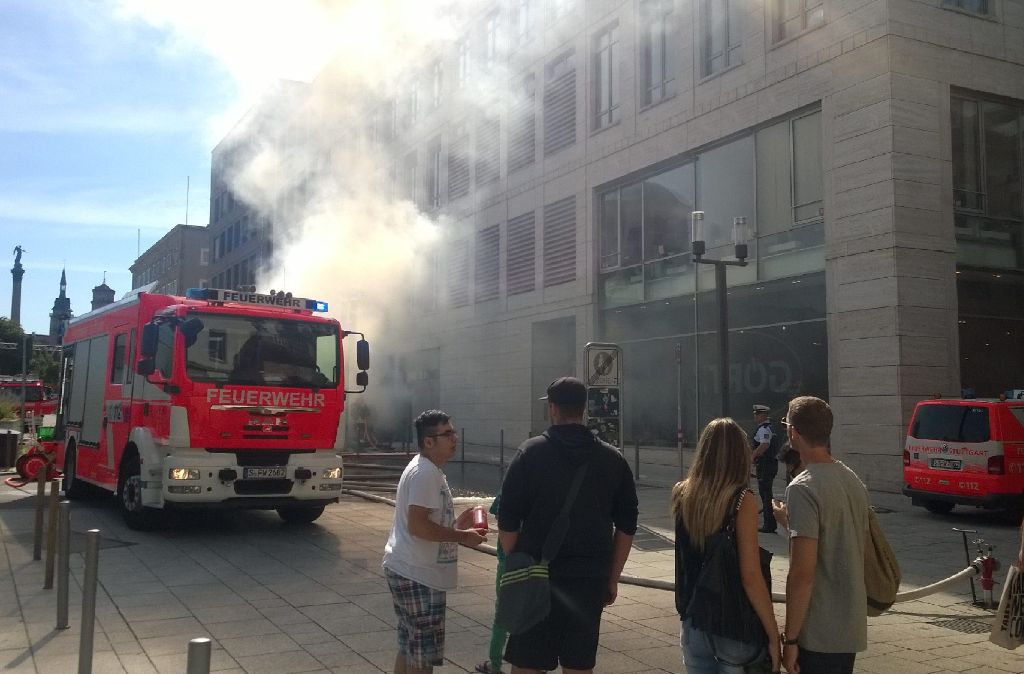 Die Feuerwehr musste am Mittwoch in der Stuttgarter Innenstadt einen Container löschen.