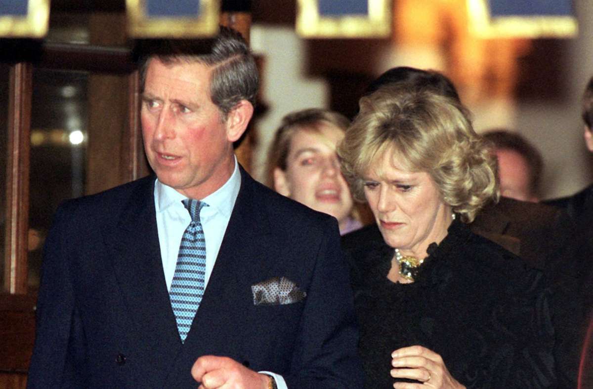 Nach zwei Scheidungen und Dianas Tod machten der britische Thronfolger und seine Partnerin ihre Liebe erst 1999 offiziell.