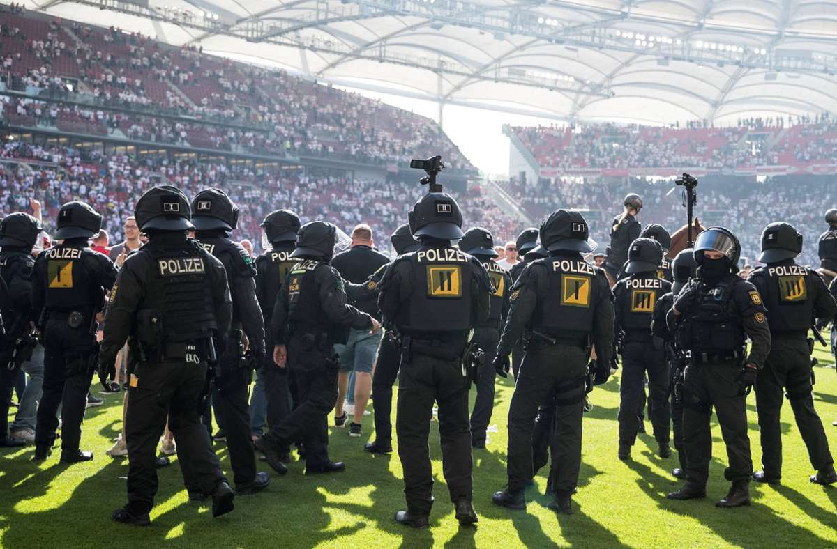 Die Polizei musste rund um das Spiel des VfB Stuttgart mehrfach eingreifen.