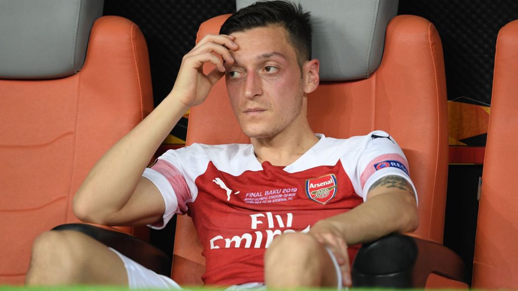  Mesut Özil ist bei der Show von Eden Hazard im Europa-League-Finale regelrecht untergegangen. Der frühere deutsche Nationalspieler verschwand wortlos und stand anschließend wieder von vielen Seiten in der Kritik. 