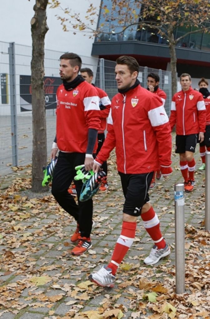 Auf geht’s zum Training mit Mannschaftskollege Thorsten Kirschbaum (links) am 25. November 2014 unter dem alten Bekannten, dem Trainer Huub Stevens.