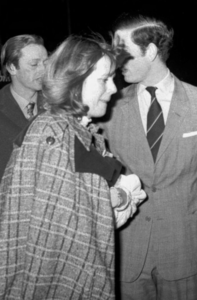 Was Diana nicht weiß: Charles Herz ist schon lange vergeben. 1970 lernt der Prinz Camilla Shand kennen. Zwei Jahre sind sie ein Paar, Hoffnungen auf eine Ehe macht Camilla sich nie.
