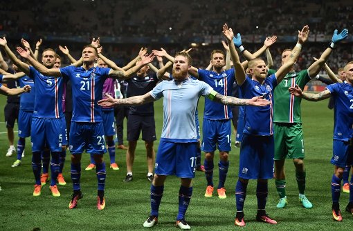 Feiert europameisterlich: die isländische Nationalmannschaft Foto: AFP