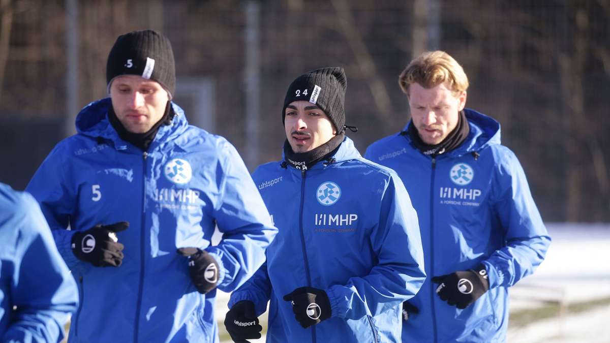 Trainingsauftakt der Stuttgarter Kickers: Die Blauen legen wieder los – mit Neuzugang Dennis de Sousa Oelsner