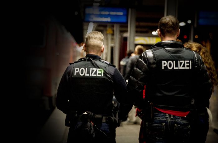 Vorfall am Stuttgarter Hauptbahnhof: Mutmaßlicher Schwarzfahrer wehrt sich heftig gegen Polizei