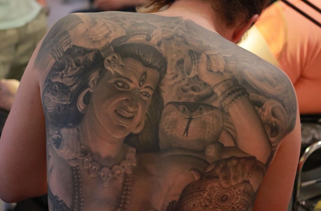 Diese Tätowierung zeigt die ganze Leidenschaft der Tattoo-Fans,...