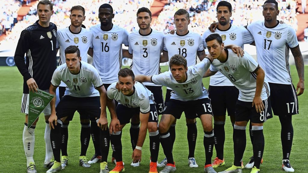  Philipp Lahm, Miroslav Klose und Per Mertesacker sind zurückgetreten, Bastian Schweinsteiger ist verletzt. Die Verantwortung in der deutschen Fußball-Nationalmannschaft wird deshalb auf viele Schultern verteilt. 