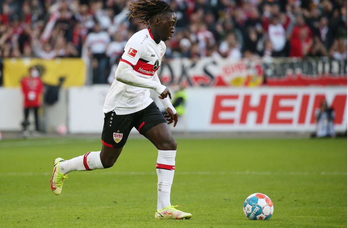 Tanguy Coulibaly versucht, dem Spiel des VfB Tempo zu verleihen.