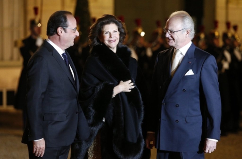 2. Dezember 2014: Schwedens König Carl Gustaf und seine Frau Silvia werden auf ihrem Staatsbesuch in Paris von Frankreichs Präsident François Hollande empfangen.