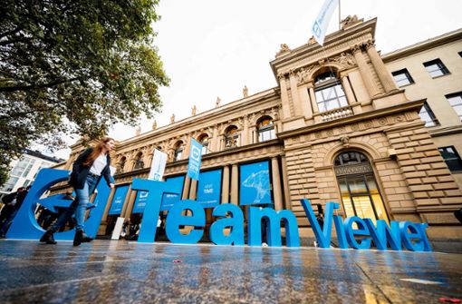 Teamviewer hatte vor der Börse ein großes Logo aufgebaut. Foto: AFP/Andreas Arnold