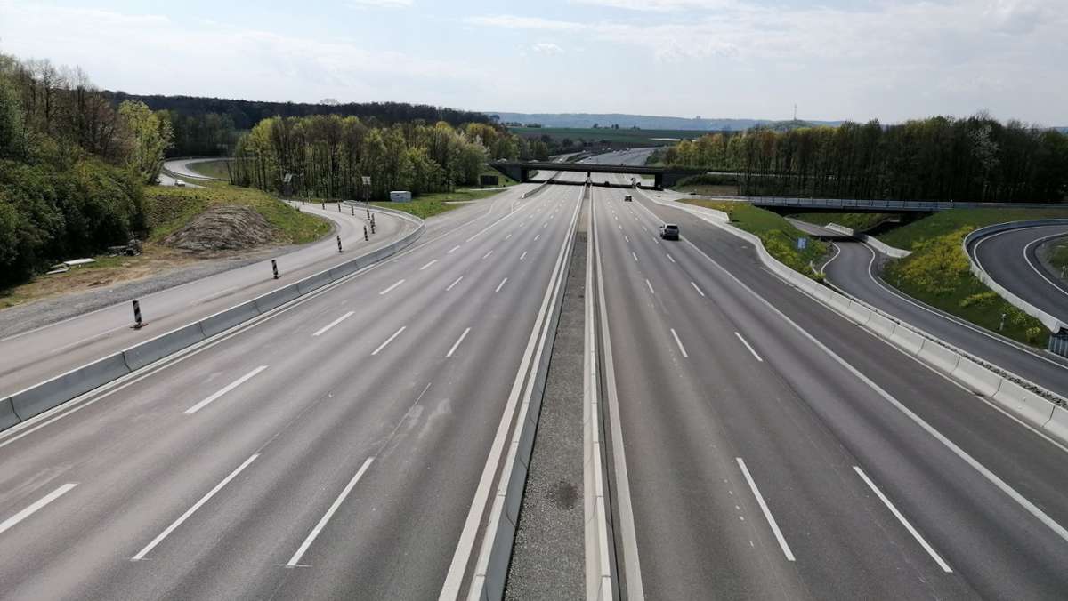 A3 in Nordrhein-Westfalen: Dreijährige zu Fuß auf Autobahn unterwegs – 31-Jähriger wird zum Retter