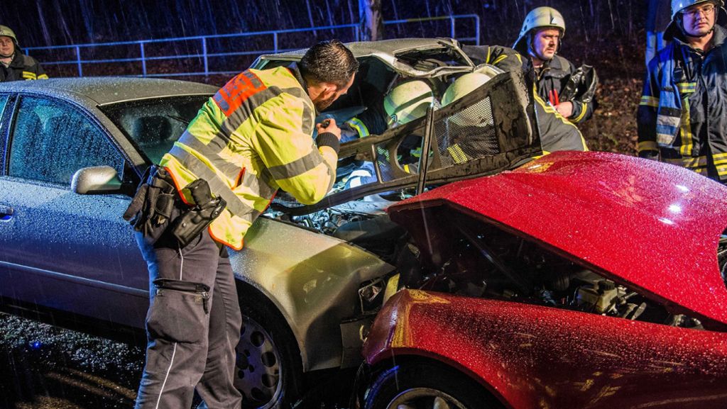 Drei Schwerverletzte in Waiblingen: Seniorin kommt mit Auto in Gegenverkehr