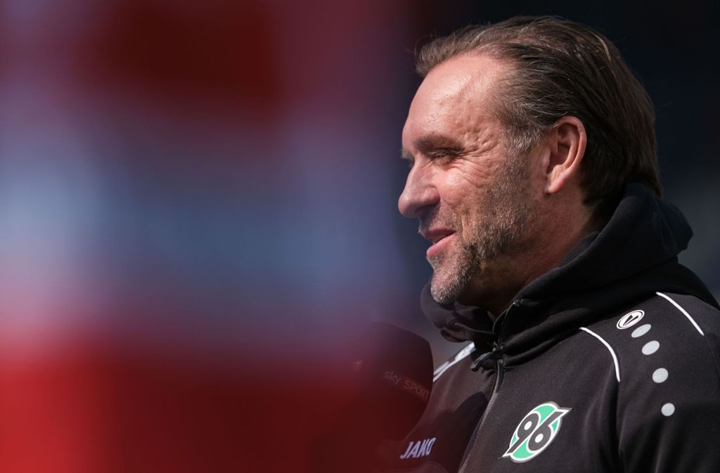 „Wie viele Niederlagen ich hinter mir habe, brauchen Sie nicht extra betonen.“ (Hannovers Trainer Thomas Doll zum Sky-Reporter zur achten Niederlage der Niedersachsen durch das 0:1 gegen Borussia Mönchengladbach in Folge)
