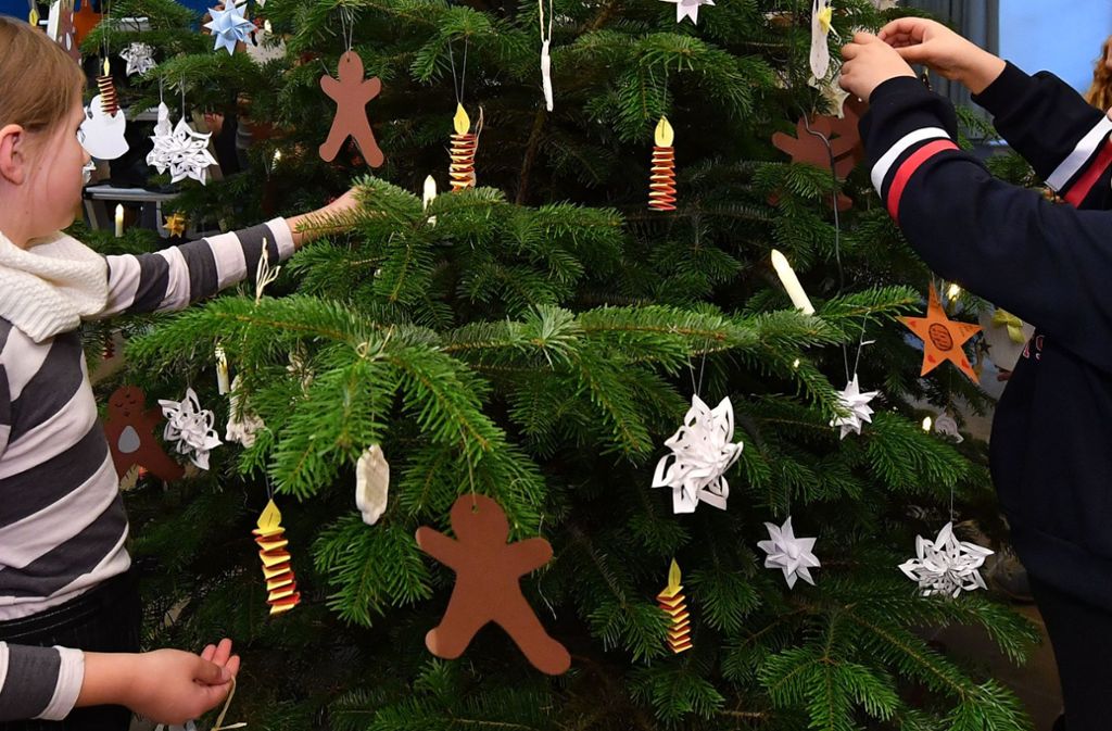 Kindergartenkinder in Plochingen haben sicherlich große Augen gemacht, als plötzlich ihr Baum verschwunden war. Ein Dieb hatte den Weihnachtsbaum gestohlen. Foto: dpa/Martin Schutt