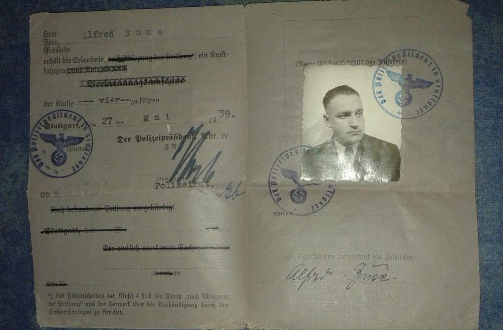 Dieser Führerschein von Gerhard B. stammt aus der NS-Zeit – die Stempel auf dem Dokument zeugen davon.