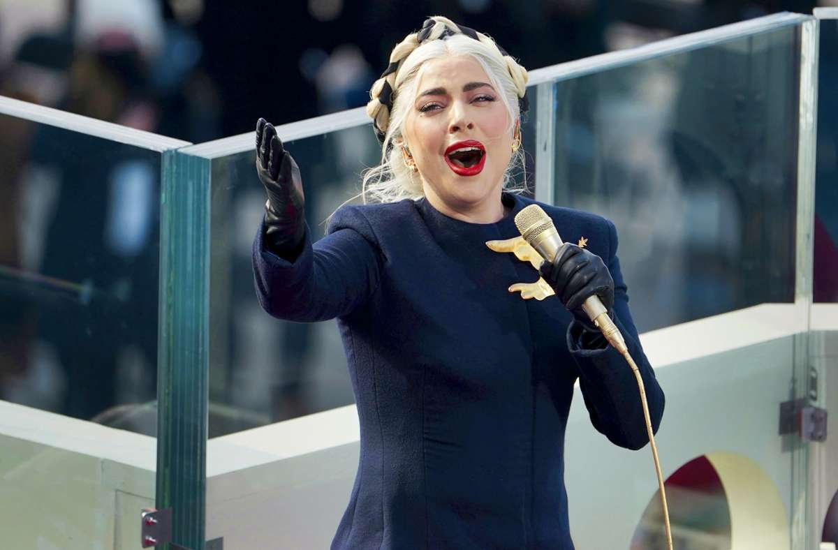 Lady Gaga hat am Mittwoch vor dem Capitol in Washington die amerikanische Nationalhymne gesungen.