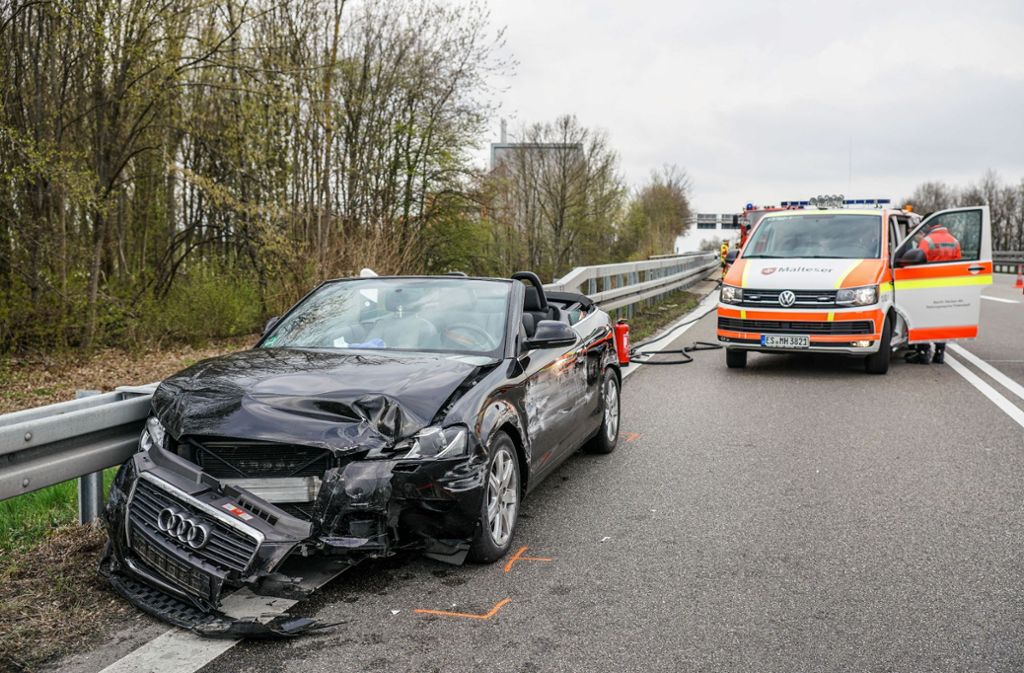 Die Audi-Fahrerin wurde per Rettungshubschrauber in eine Klinik geflogen.