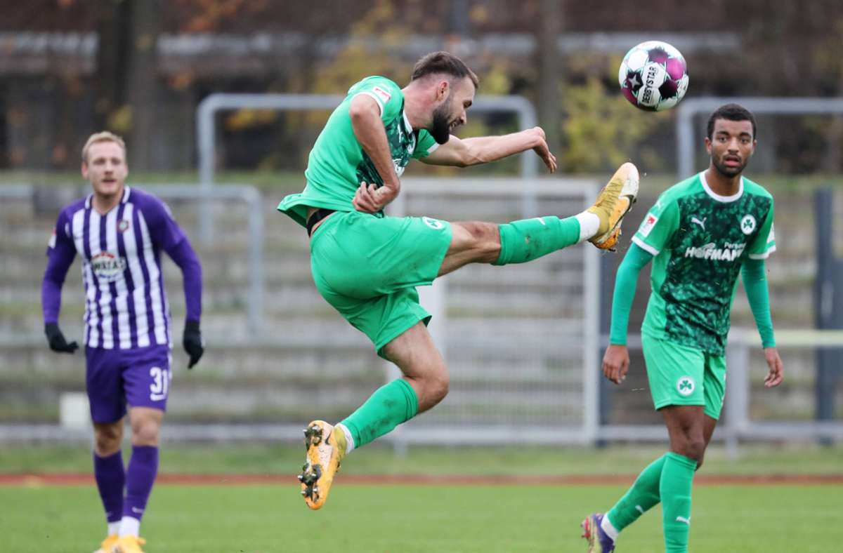 Platz 9: Simon Asta debütierte für den FC Augsburg am 12. Mai 2018. Seine Premiere gegen den SC Freiburg bestritt der Rechtsverteidiger mit 17 Jahren, 3 Monaten und 17 Tagen.