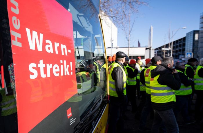 Verdi-Warnstreiks: Lohnplus gegen den großen Busfahrermangel