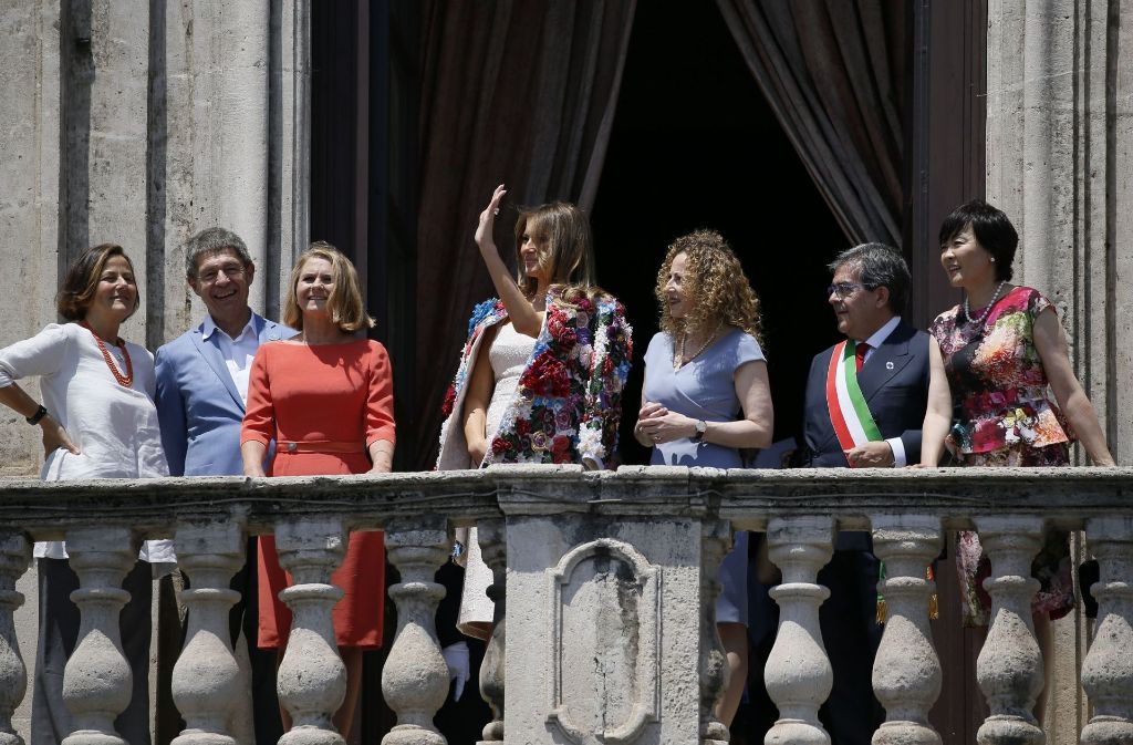Melania Trump inmitten der anderen Partner beim G7-Gipfel.
