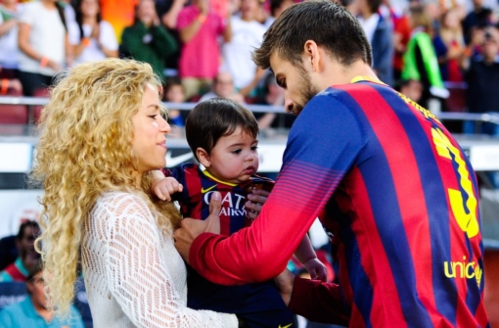 Sängerin Shakira und ihr Partner, Fußballstar Piqué vom FC Barcelona, mit ihrem Sohn Milán, der im Januar 2013 geboren wurde. Das Paar erwartet nun das zweite Kind.