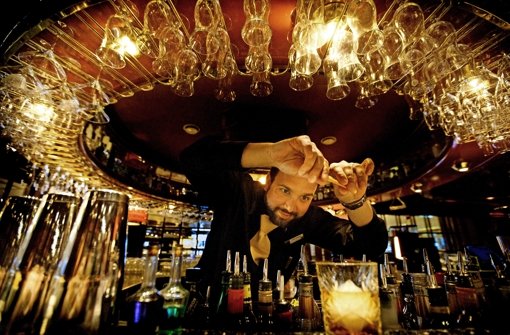 An  der Bar des Hotels Maritim fiel Brüderles verhängnisvoller Dirndl-Satz. Außerdem ist hier hohe Cocktail-Kunst zu bewundern. Foto: Gottfried Stoppel