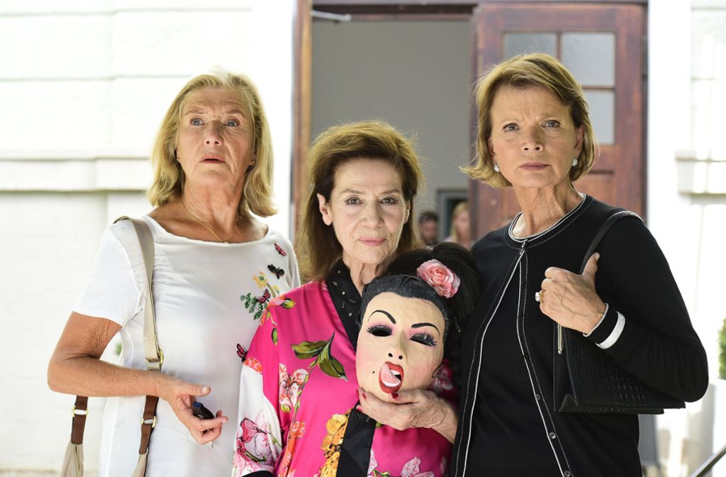 Die Freude hält sich zunächst in Grenzen, als sich die alten Jugendfreundinnen Helga (Jutta Speidel, li.), Kiki (Hannelore Elsner, Mitte) und Maria (Uschi Glas) nach Jahrzehnten wieder sehen.