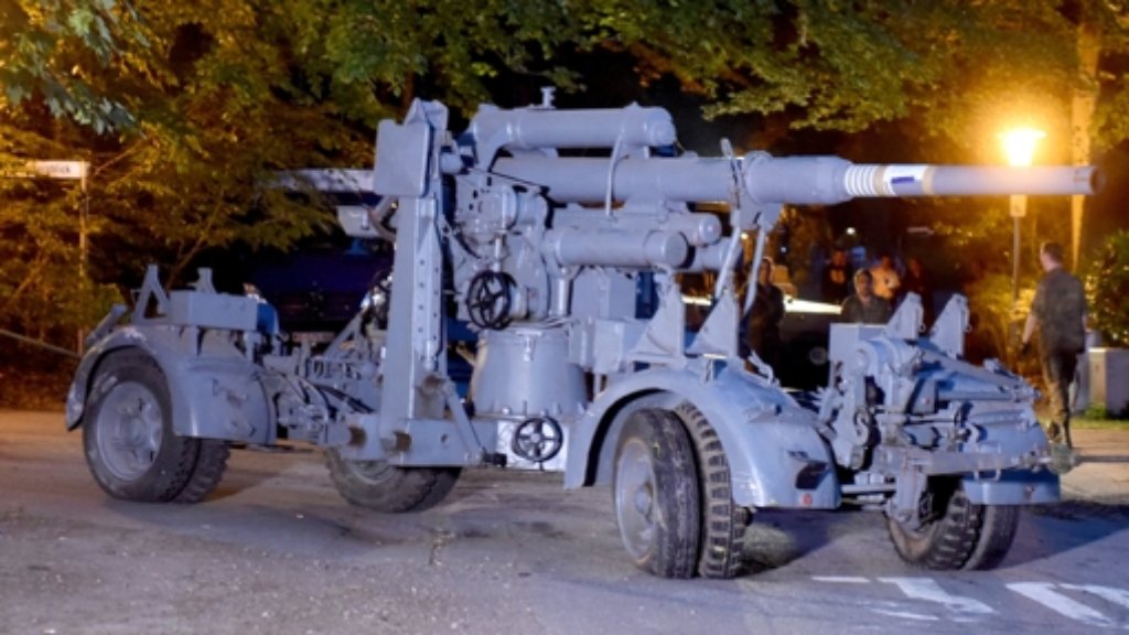 Panzer aus Villa geborgen: Sammler hatte auch Flakgeschütz in der Garage