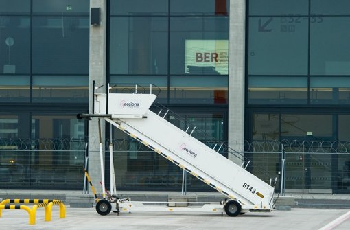 Treppe ins Nichts – erst 2016 soll der erste Flieger vom Großflughafen Berlin abheben. Foto: dpa