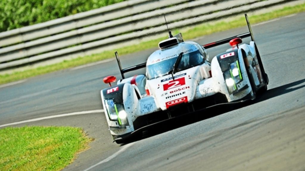  Nach einem dramatischen Rennen mit vielen Führungswechseln und prominenten Ausfällen hat Audi bei den 24 Stunden von Le Mans einen triumphalen Doppelerfolg gefeiert. Porsche geht in dem verrückten Rennen leer aus. 