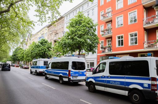 Die Polizei hat am Mittwoch Wohnungen und Geschäftsräume der Letzten Generation wie hier in Berlin durchsucht. Foto: dpa/Christoph Soeder