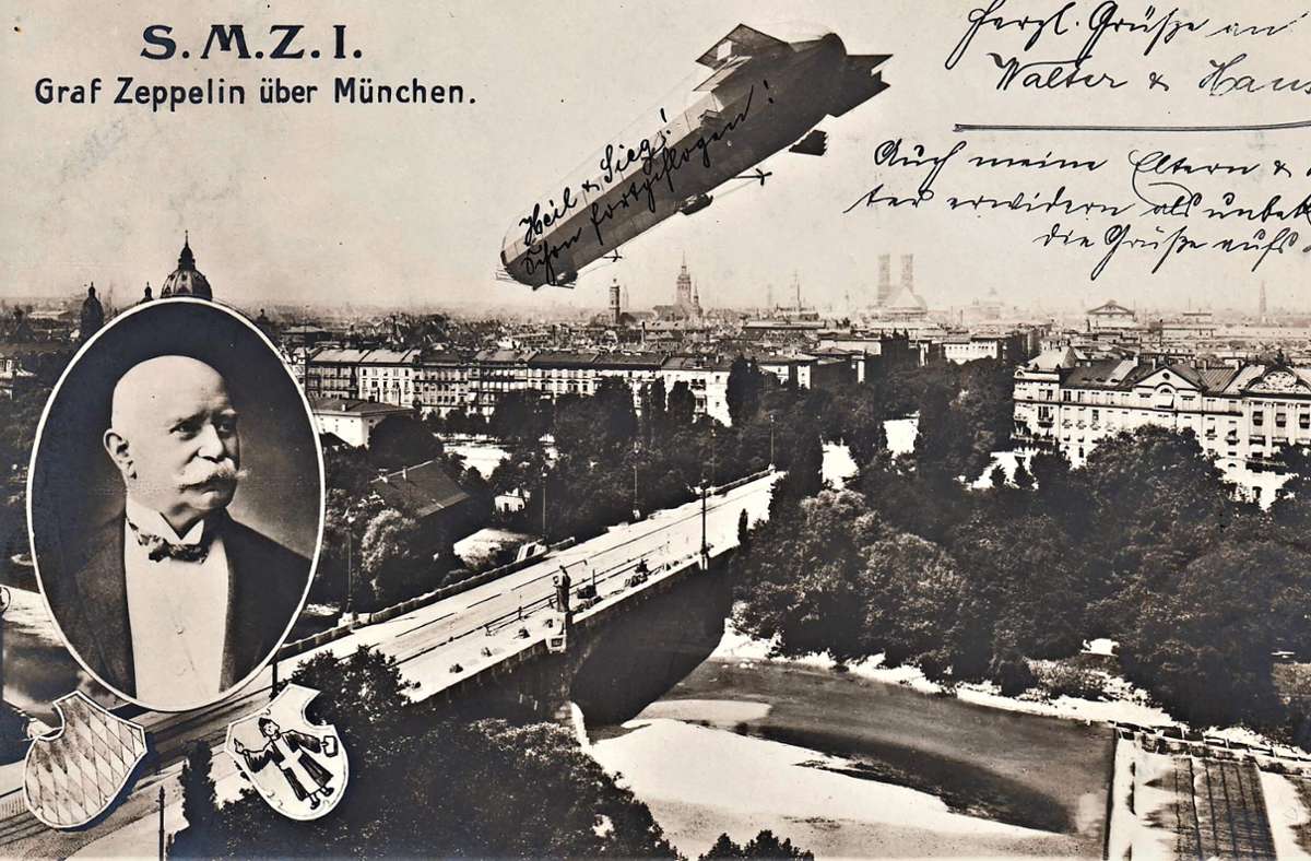 Ganz München ist auf den Beinen,  als 1909 die „Graf Zeppelin“ kommt. Eine Postkarte nach Leonberg zeugt davon. Foto: Michael Holzer