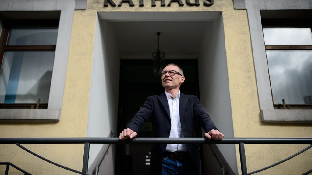 „Verschlossene Auster“ geht nach Burladingen: Bürgermeister Ebert erhält Negativ-Preis der Journalisten