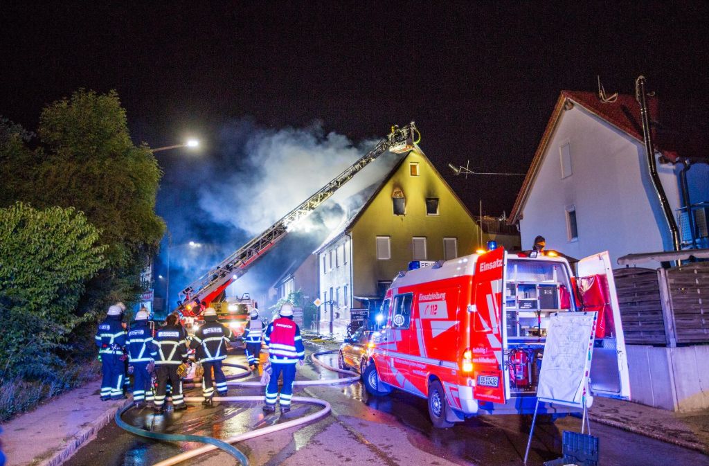 Die 14 Bewohner des Mehrfamilienhauses im Ortsteil Maichingen konnten sich alle selbst in Sicherheit bringen.