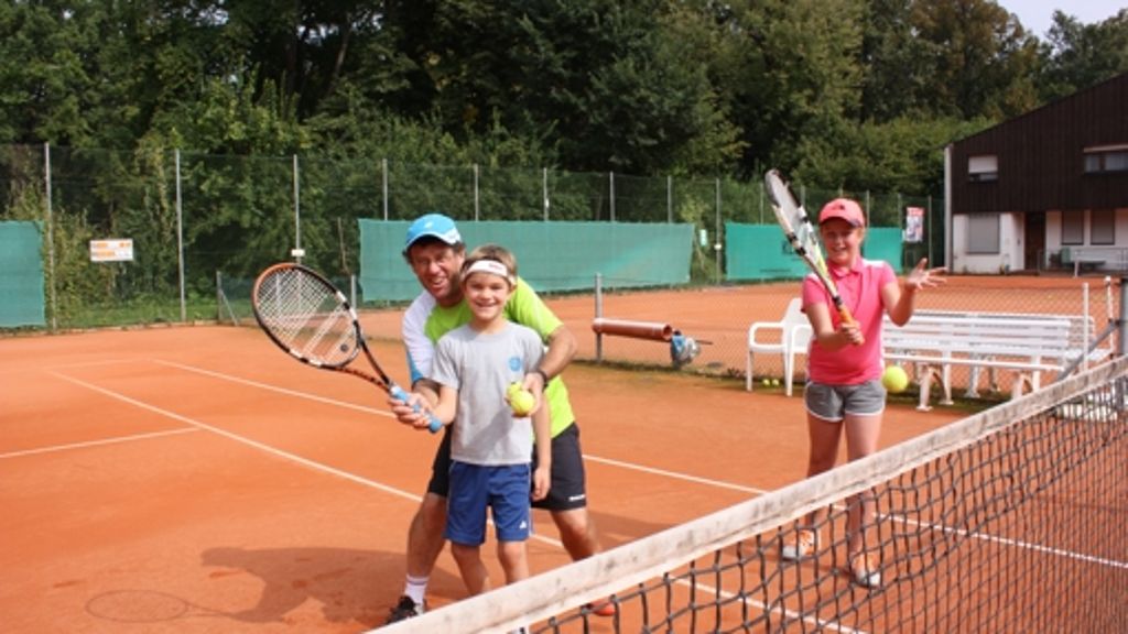  Mehr als 50 Kinder und Jugendliche trainieren während des Feriencamps auf dem Vereinsgelände des Cannstatter Tennisclubs Koordination und Technik. Dabei kommt der Spaß nicht zu kurz. 