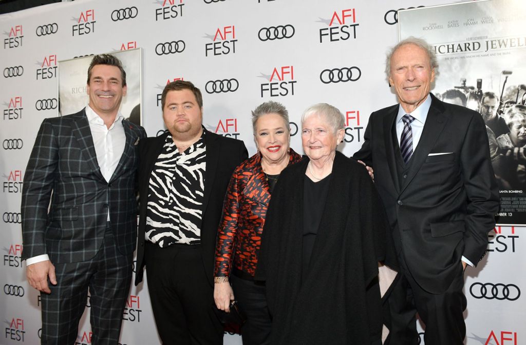 Jon Hamm, Paul Walter Hauser, Kathy Bates, Barbara Jewell und Clint Eastwood (von links) zeigen sich zusammen bei der Filmpremiere in Los Angeles.